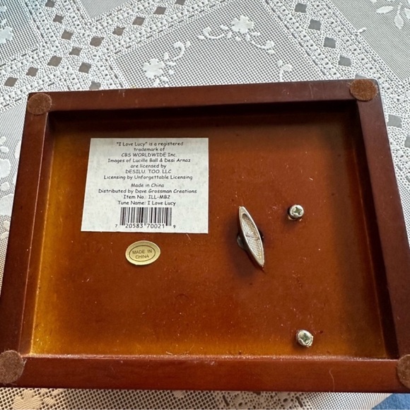 VINTAGE I LOVE LUCY WOOD MUSICAL JEWELRY BOX "STOMPING GRAPES" - Picture 5 of 9